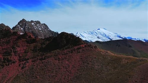 Andes péruviennes, glacier d'Ausangate, randonnée dans les montagnes arc-en-ciel, Vinicunca, Pérou, Drone aérien