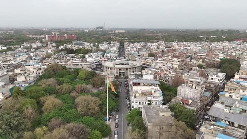 4K-Luftdrohnenaufnahmen des Einkaufskomplexes Kamla Nagar Roundabout in Nord-Delhi, Indien