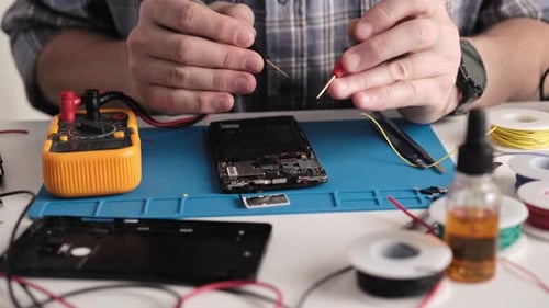 Master Fixing Microchip Of Broken Smartphone Using Digital Multimeter
