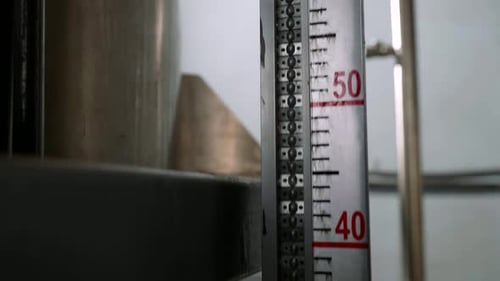 Échelle de mesure de la pression dans un atelier industriel d'une usine chimique Vue rapprochée d'une technologie innovante