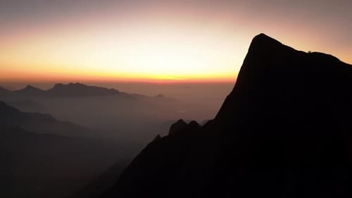 Point de vue sur le lever du soleil à Kolukkumalai, Kerla Munnar