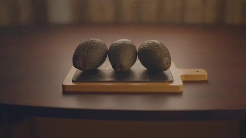 Superfood aus reifen Avocados mit gesunden Inhaltsstoffen für eine vegane Ernährung