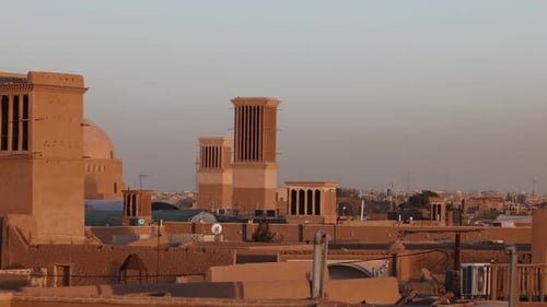 Une vue panoramique sur les toits de la vieille ville de Yazd L'Iran à Sunset City est classée au patrimoine mondial de l'UNESCO