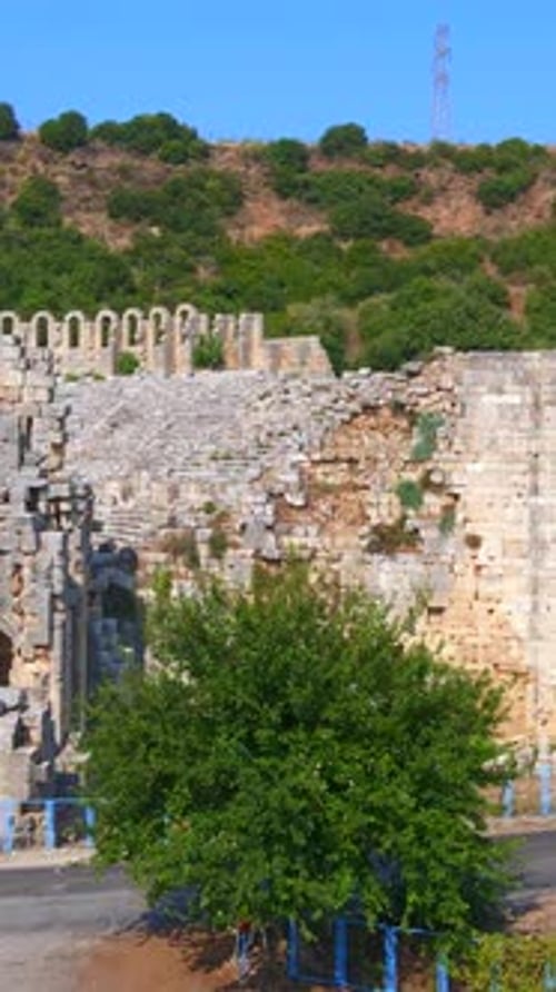 Format d'histoires vidéo verticales Dans cette vidéo aérienne captivante, les vestiges de l'ancienne ville de