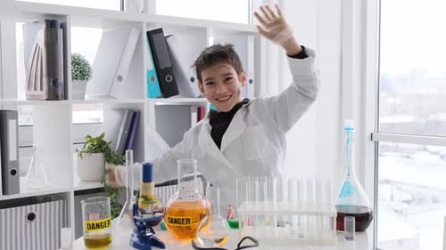 Schüler im Chemieunterricht