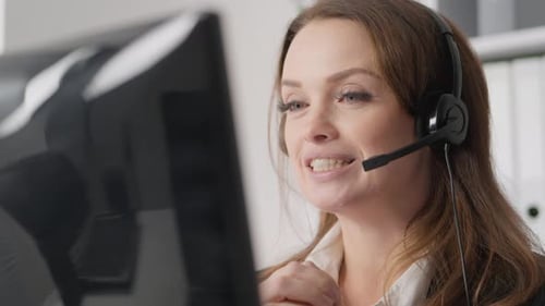Call Support Center Deconsultants are Ready to Provide Assistance and Resolve Customer Issues A Girl