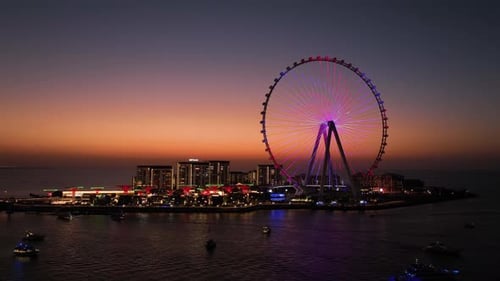 Vista da cidade de Dubai à noite.