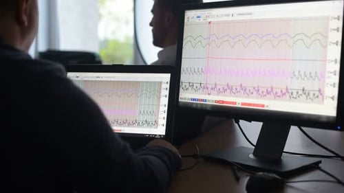 No iba a estar ahí. Un sospechoso pasa por el detector de mentiras de la oficina. Hacer preguntas.