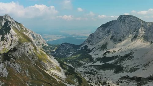 Paisaje montañoso aéreo de Durmitor