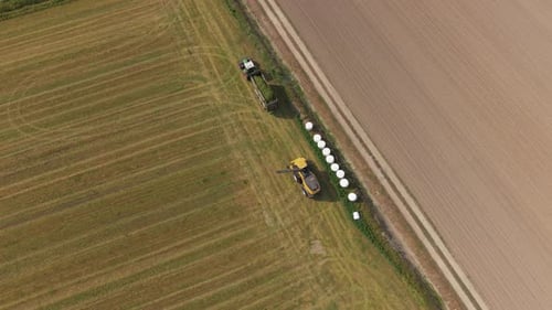 Vue aérienne du système de transfert de fourrage sur le terrain