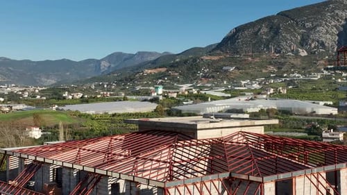 Luftaufnahme der Fassade eines Hauses auf einer Baustelle