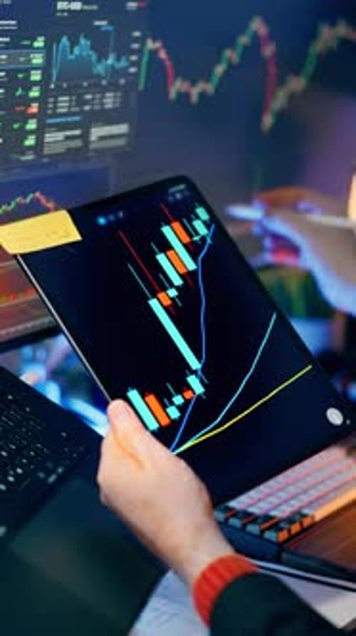 Crypto Financial Analyst Workflow Market Data Visualization