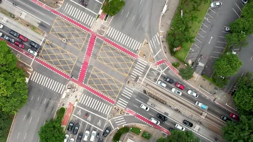 Cruzamento famoso: Avenida Reboucas e avenida Brasil em São Paulo, Brasil.