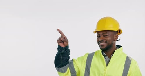 Maqueta de rostro, obrero de la construcción y publicidad en el estudio para cronología