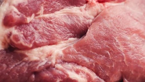 Man Cut Meat Steak Rind Schweinehals Kochen Koch Metzger Der Koch schneidet das Fleisch zum Kochen Hals