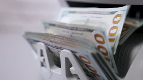 Automatic calculation of paper money.