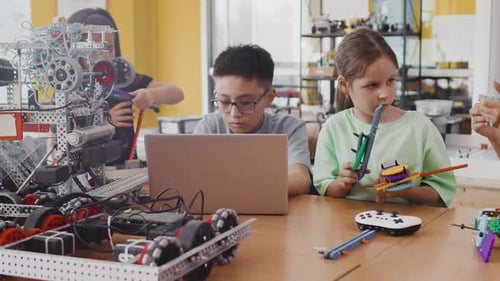 Children Building and Coding a Robot in Classroom
