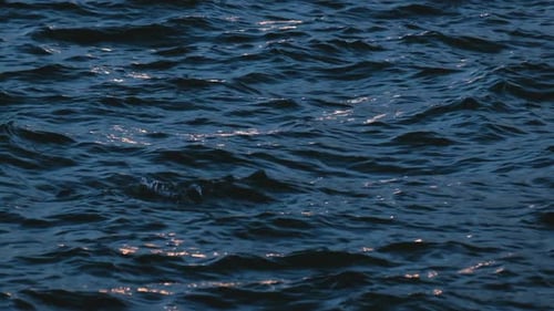Zeitlupe der blauen Meereswasseroberfläche. Die unübertroffene Schönheit des Meerwassers
.