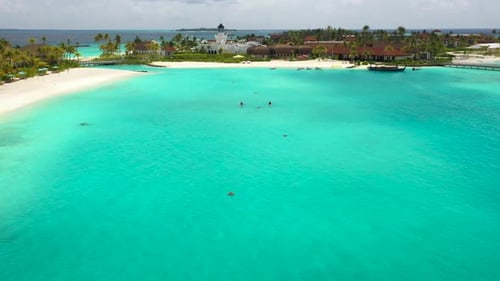 Vista aérea da lagoa Emboodhoo na Ilha Emboodhoo, Maldivas.