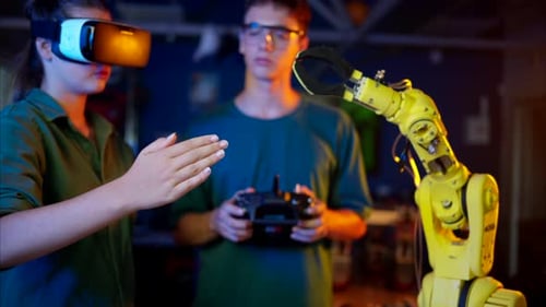 Teens Explore Robotics With VR Headset