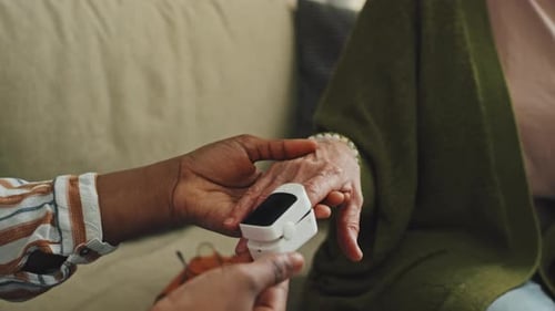 Überprüfen Sie den Sauerstoffgehalt mit dem Fingersensor zu Hause