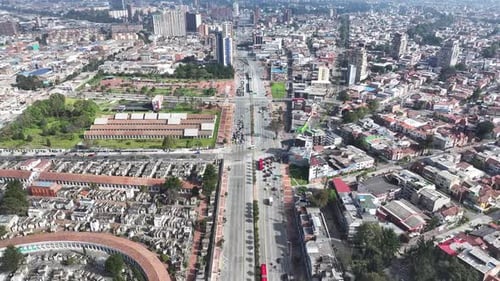 Autopista en Bogotá en Cundinamarca, Colombia.