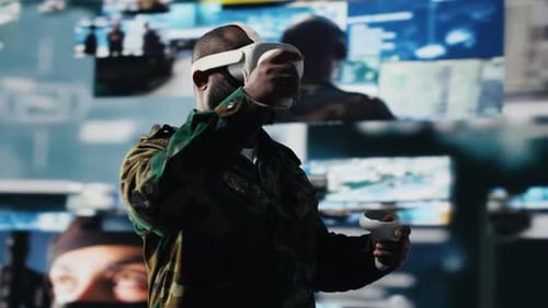 Militärpersonal verwendet VR-Brillen für Informationen aus Satellitenbildern