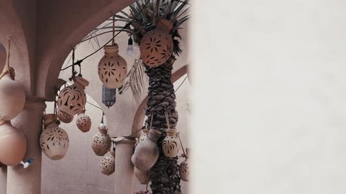 Exploring the vibrant clay vase market: cultural heritage, artistic beauty and traditional crafts. P