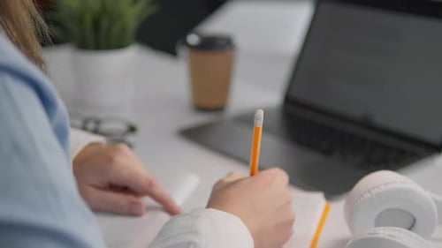 The Student Uses Technology to Actively Learn and Develop Her Creative Abilities Online Courses and