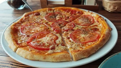 Pizza em um café na mesa