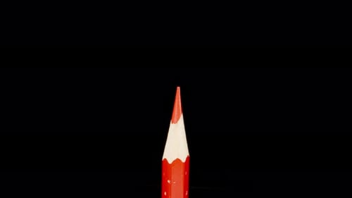 Crayon rouge sur fond noir, grossissement. Dolly Slider en très gros plan. Sonde Laowa