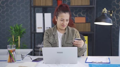 Business woman shopping online.