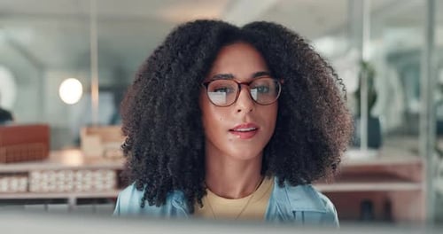 Glasses, thinking and businesswoman in office with research online for creative project