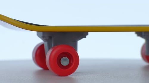 Skateboard Toy Rotate