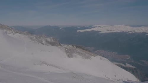 vue magnifique depuis une télécabine à Sinaia, en Roumanie