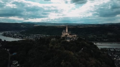 Le château de Marksburg à Braubach, en Allemagne, est le seul sur cette photo orbitale