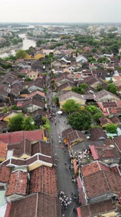 Vue aérienne des rues animées du Vietnam