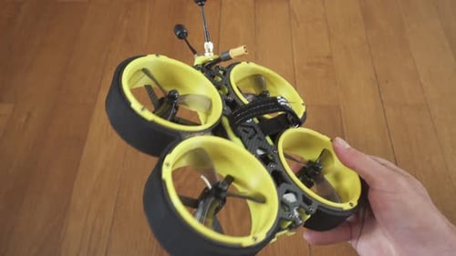 Demo of having a look at the fpv Bumblebee Cinewhoop. Overlooking POV