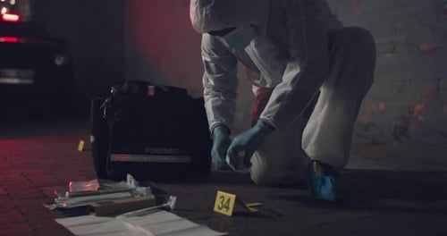 Forensik, CSI und Sammlung von Beweisen am Tatort für Ermittlungen und Forschungsanalysen