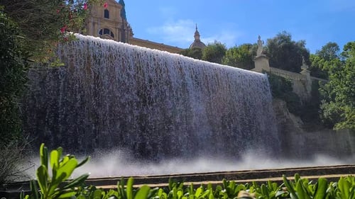 Cascata de Montjuic, Barcelona, Espanha, em dia ensolarado