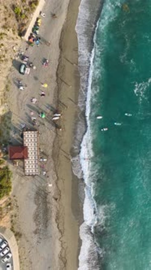 Das Vertical Video Summer SUP Festival bietet Höhepunkte beim Paddeln und Entspannen inmitten atemberaubender Klippen und