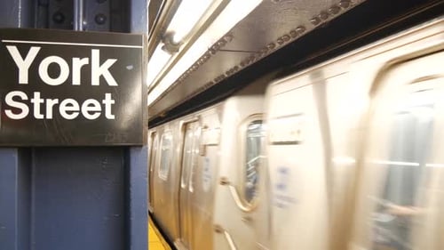 New York Subway Station Underground Metropolitan Platform Sign Metro Railway Passenger Transport