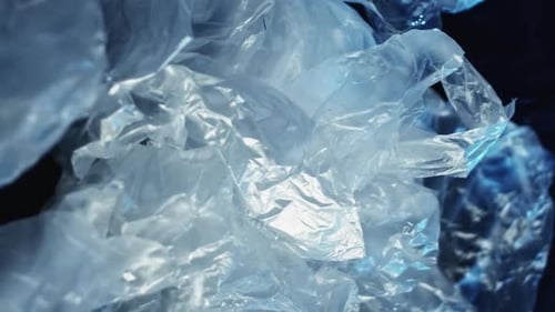 Vertikale Plastikverschmutzung Zellophantüten & Flaschen