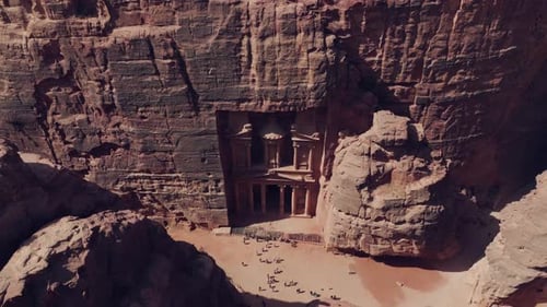 Die Fassade des Schatzhauses, Sandsteinfelsen, Landschaft, Stadt Petra, Luftaufnahme