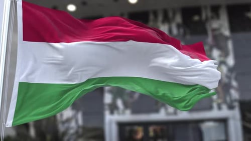 Offizielle Flagge Ungarns im Wind, die im Wind weht, 4K