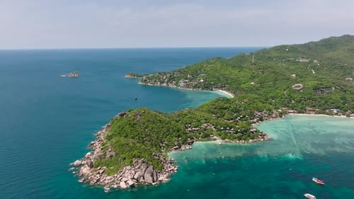 Clear Blue Ocean Meeting a Green Tropical Coastline Koh Tao Thailand