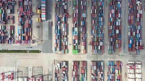Containertransport im Terminal