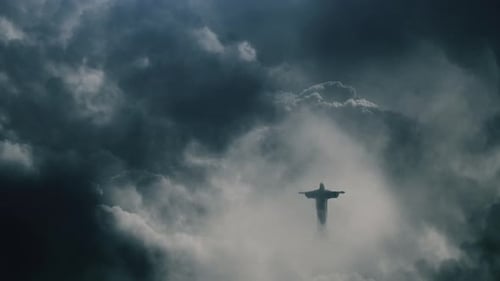 Jesus mit auffälligem Gewitterhintergrund