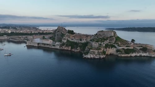 Vue aérienne de la ville de Corfou au lever du soleil, Grèce