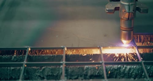 Plasma Laser Cutting Metal Sheet with Sparks High Temperature
